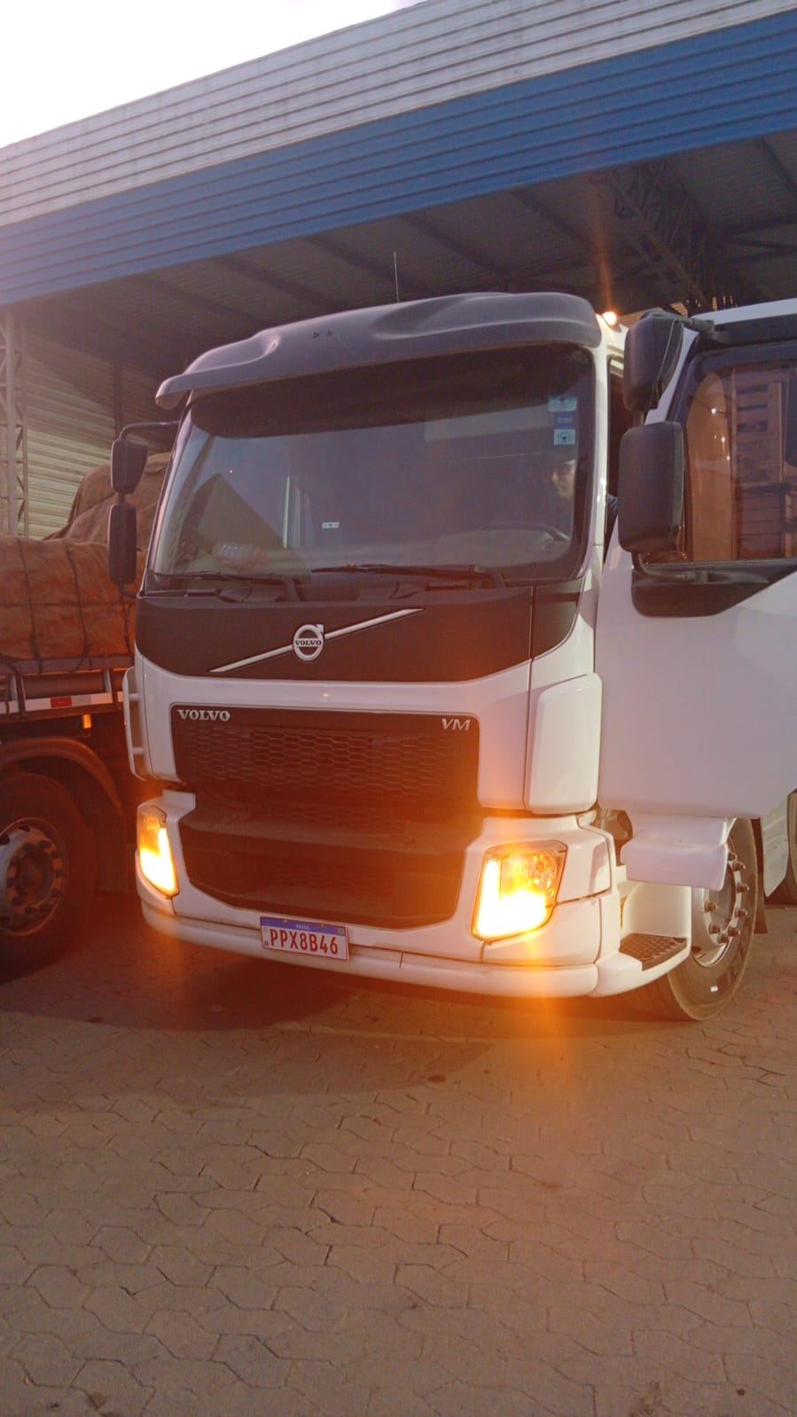 Volvo VM 330 8x2 2018 — foto 7